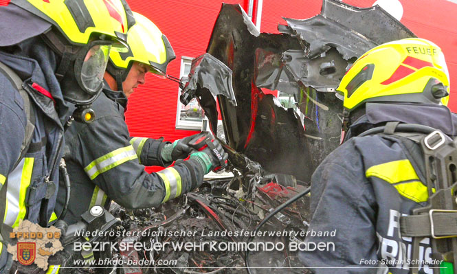 20220821 Fahrzeugbrand in Tribuswinkel Foto: Stefan Schneider BFKDO BADEN 20220821 Fahrzeugbrand in Tribuswinkel Foto: Stefan Schneider BFKDO BADEN