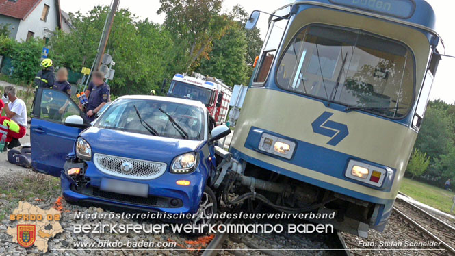 20220829 Unfall bei WLB-Bahnübergang in Pfaffstätten  Foto: Stefan Schneider BFKDO BADEN