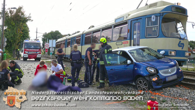 20220829 Unfall bei WLB-Bahnübergang in Pfaffstätten  Foto: Stefan Schneider BFKDO BADEN