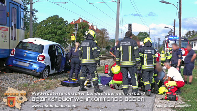 20220829 Unfall bei WLB-Bahnübergang in Pfaffstätten  Foto: Stefan Schneider BFKDO BADEN
