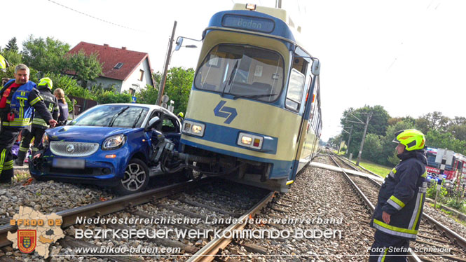 20220829 Unfall bei WLB-Bahnübergang in Pfaffstätten  Foto: Stefan Schneider BFKDO BADEN