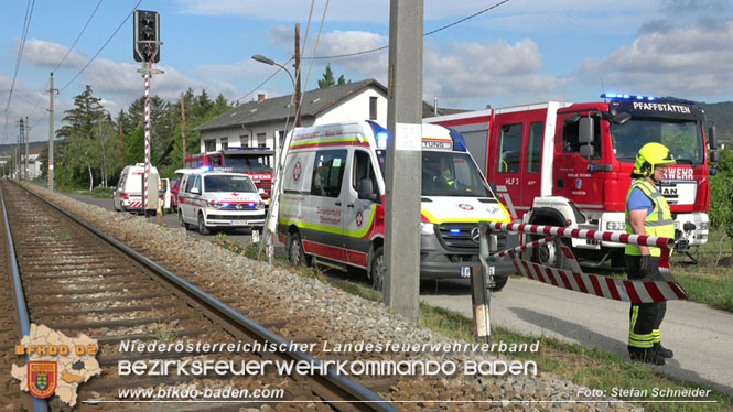 20220829 Unfall bei WLB-Bahnübergang in Pfaffstätten  Foto: Stefan Schneider BFKDO BADEN