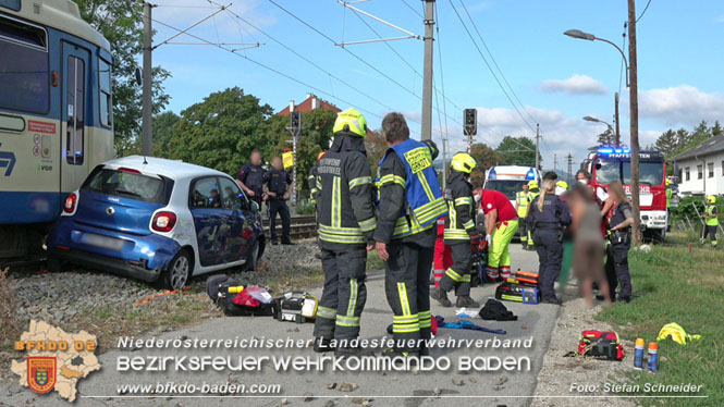 20220829 Unfall bei WLB-Bahnübergang in Pfaffstätten  Foto: Stefan Schneider BFKDO BADEN