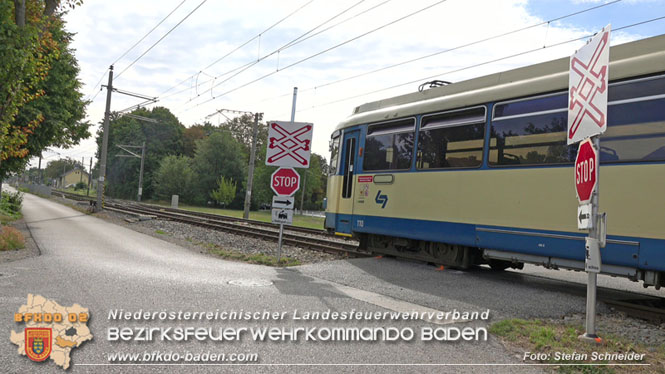 20220829 Unfall bei WLB-Bahnübergang in Pfaffstätten  Foto: Stefan Schneider BFKDO BADEN