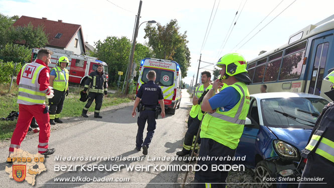 20220829 Unfall bei WLB-Bahnübergang in Pfaffstätten  Foto: Stefan Schneider BFKDO BADEN