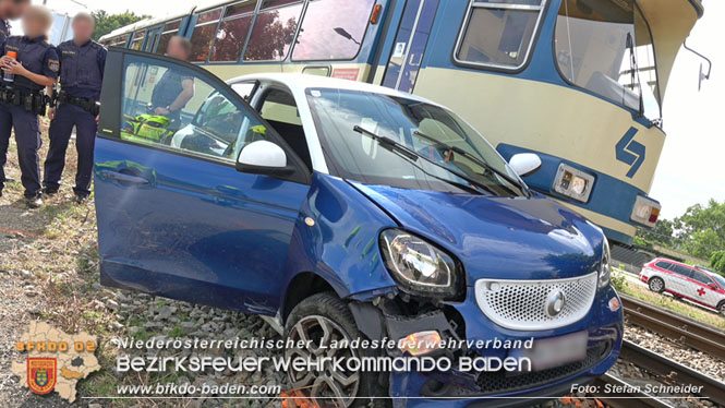 20220829 Unfall bei WLB-Bahnübergang in Pfaffstätten  Foto: Stefan Schneider BFKDO BADEN