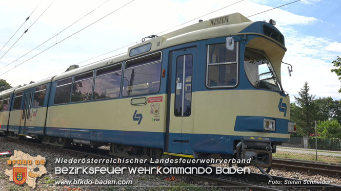 20220829 Unfall bei WLB-Bahnübergang in Pfaffstätten  Foto: Stefan Schneider BFKDO BADEN
