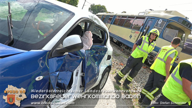 20220829 Unfall bei WLB-Bahnübergang in Pfaffstätten  Foto: Stefan Schneider BFKDO BADEN