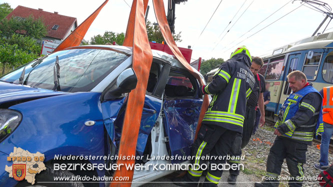 20220829 Unfall bei WLB-Bahnübergang in Pfaffstätten  Foto: Stefan Schneider BFKDO BADEN