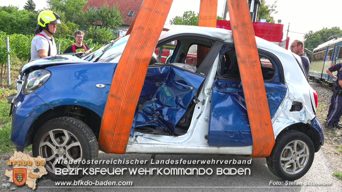 20220829 Unfall bei WLB-Bahnübergang in Pfaffstätten  Foto: Stefan Schneider BFKDO BADEN