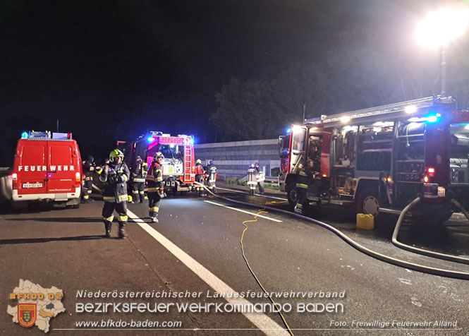 20220906 Nächtlicher Lkw Brand auf der A21 bei Alland Foto: Harald Schieder FF Alland 20220906 Nächtlicher Lkw Brand auf der A21 bei Alland Foto: Harald Schieder FF Alland