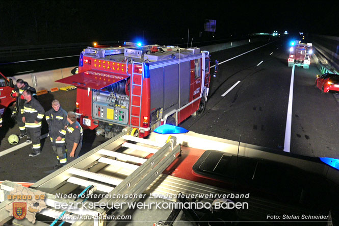 20220906 Nächtlicher Lkw Brand auf der A21 bei Alland Foto: Stefan Schneider BFKDO BADEN 20220906 Nächtlicher Lkw Brand auf der A21 bei Alland Foto: Stefan Schneider BFKDO BADEN