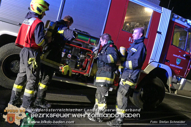20220906 Nächtlicher Lkw Brand auf der A21 bei Alland Foto: Stefan Schneider BFKDO BADEN 20220906 Nächtlicher Lkw Brand auf der A21 bei Alland Foto: Stefan Schneider BFKDO BADEN
