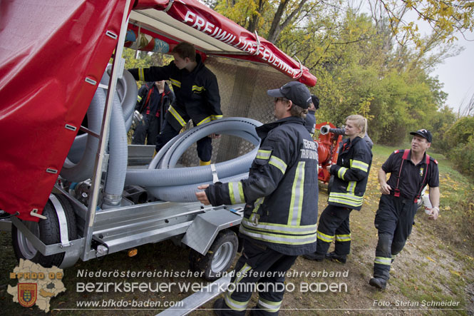 20221015 Fischbestand in Gefahr - Feuerwehr pumpt über 3 Millionen Liter Wasser Foto: Stefan Schneider BFKDO BADEN 20221015 Fischbestand in Gefahr - Feuerwehr pumpt über 3 Millionen Liter Wasser Foto: Stefan Schneider BFKDO BADEN