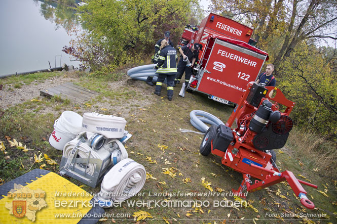 20221015 Fischbestand in Gefahr - Feuerwehr pumpt über 3 Millionen Liter Wasser Foto: Stefan Schneider BFKDO BADEN 20221015 Fischbestand in Gefahr - Feuerwehr pumpt über 3 Millionen Liter Wasser Foto: Stefan Schneider BFKDO BADEN