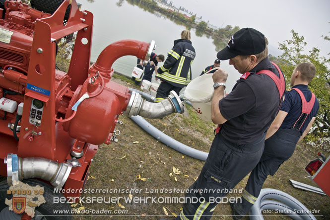 20221015 Fischbestand in Gefahr - Feuerwehr pumpt über 3 Millionen Liter Wasser Foto: Stefan Schneider BFKDO BADEN 20221015 Fischbestand in Gefahr - Feuerwehr pumpt über 3 Millionen Liter Wasser Foto: Stefan Schneider BFKDO BADEN