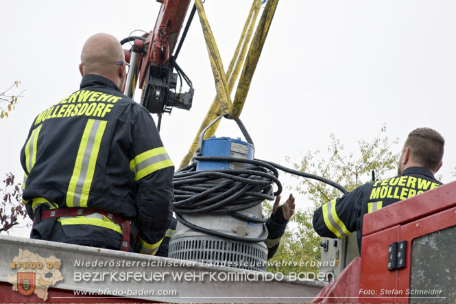 20221015 Fischbestand in Gefahr - Feuerwehr pumpt über 3 Millionen Liter Wasser Foto: Stefan Schneider BFKDO BADEN 20221015 Fischbestand in Gefahr - Feuerwehr pumpt über 3 Millionen Liter Wasser Foto: Stefan Schneider BFKDO BADEN