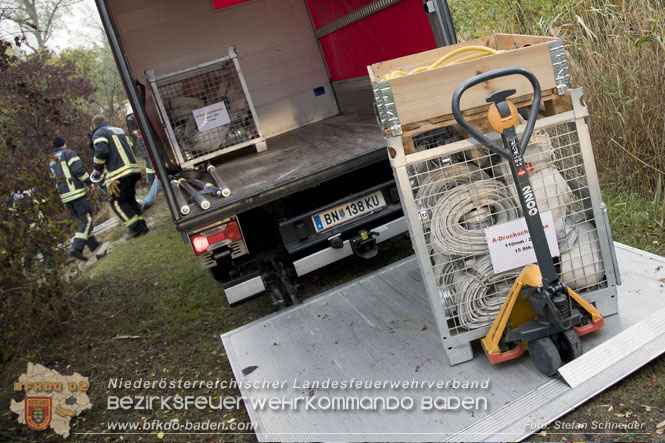 20221015 Fischbestand in Gefahr - Feuerwehr pumpt über 3 Millionen Liter Wasser Foto: Stefan Schneider BFKDO BADEN 20221015 Fischbestand in Gefahr - Feuerwehr pumpt über 3 Millionen Liter Wasser Foto: Stefan Schneider BFKDO BADEN