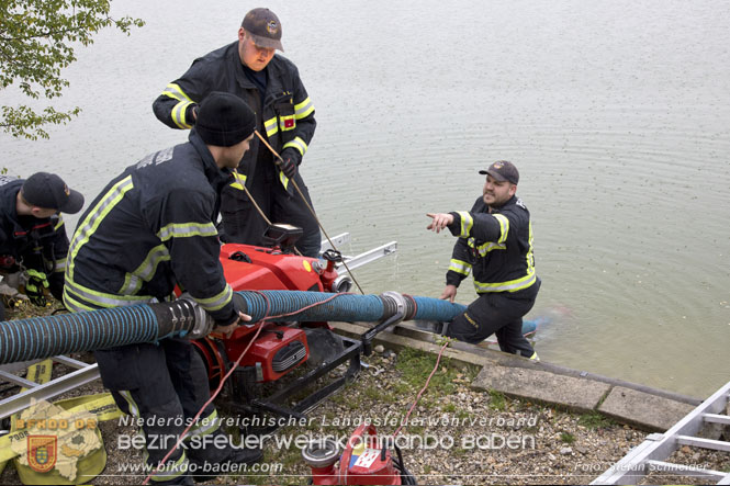 20221015 Fischbestand in Gefahr - Feuerwehr pumpt über 3 Millionen Liter Wasser Foto: Stefan Schneider BFKDO BADEN 20221015 Fischbestand in Gefahr - Feuerwehr pumpt über 3 Millionen Liter Wasser Foto: Stefan Schneider BFKDO BADEN