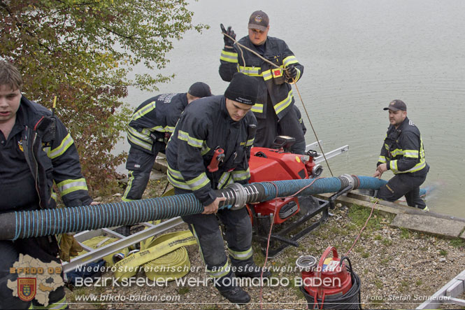 20221015 Fischbestand in Gefahr - Feuerwehr pumpt über 3 Millionen Liter Wasser Foto: Stefan Schneider BFKDO BADEN 20221015 Fischbestand in Gefahr - Feuerwehr pumpt über 3 Millionen Liter Wasser Foto: Stefan Schneider BFKDO BADEN