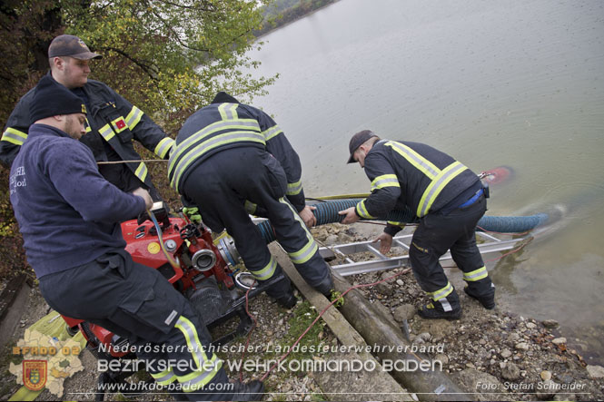 20221015 Fischbestand in Gefahr - Feuerwehr pumpt über 3 Millionen Liter Wasser Foto: Stefan Schneider BFKDO BADEN 20221015 Fischbestand in Gefahr - Feuerwehr pumpt über 3 Millionen Liter Wasser Foto: Stefan Schneider BFKDO BADEN
