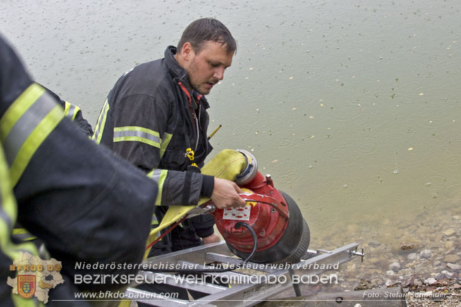 20221015 Fischbestand in Gefahr - Feuerwehr pumpt über 3 Millionen Liter Wasser Foto: Stefan Schneider BFKDO BADEN 20221015 Fischbestand in Gefahr - Feuerwehr pumpt über 3 Millionen Liter Wasser Foto: Stefan Schneider BFKDO BADEN