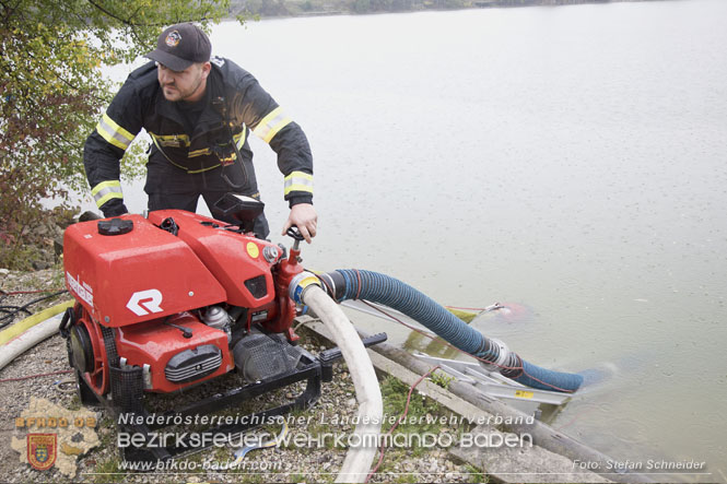 20221015 Fischbestand in Gefahr - Feuerwehr pumpt über 3 Millionen Liter Wasser Foto: Stefan Schneider BFKDO BADEN 20221015 Fischbestand in Gefahr - Feuerwehr pumpt über 3 Millionen Liter Wasser Foto: Stefan Schneider BFKDO BADEN