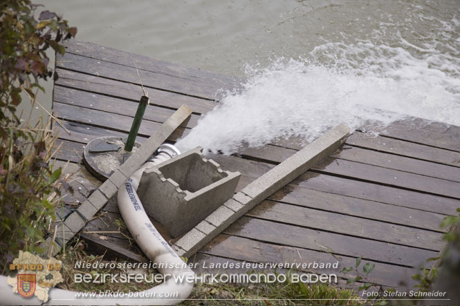 20221015 Fischbestand in Gefahr - Feuerwehr pumpt über 3 Millionen Liter Wasser Foto: Stefan Schneider BFKDO BADEN 20221015 Fischbestand in Gefahr - Feuerwehr pumpt über 3 Millionen Liter Wasser Foto: Stefan Schneider BFKDO BADEN