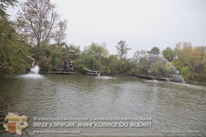 20221015 Fischbestand in Gefahr - Feuerwehr pumpt über 3 Millionen Liter Wasser Foto: Stefan Schneider BFKDO BADEN 20221015 Fischbestand in Gefahr - Feuerwehr pumpt über 3 Millionen Liter Wasser Foto: Stefan Schneider BFKDO BADEN