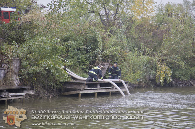20221015 Fischbestand in Gefahr - Feuerwehr pumpt über 3 Millionen Liter Wasser Foto: Stefan Schneider BFKDO BADEN 20221015 Fischbestand in Gefahr - Feuerwehr pumpt über 3 Millionen Liter Wasser Foto: Stefan Schneider BFKDO BADEN