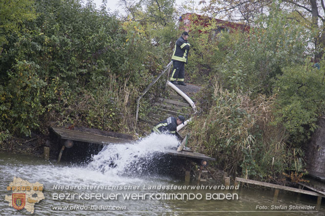 20221015 Fischbestand in Gefahr - Feuerwehr pumpt über 3 Millionen Liter Wasser Foto: Stefan Schneider BFKDO BADEN 20221015 Fischbestand in Gefahr - Feuerwehr pumpt über 3 Millionen Liter Wasser Foto: Stefan Schneider BFKDO BADEN