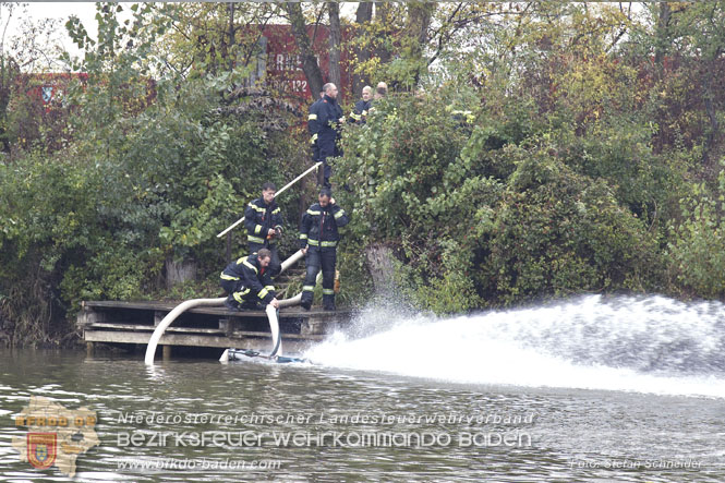 20221015 Fischbestand in Gefahr - Feuerwehr pumpt über 3 Millionen Liter Wasser Foto: Stefan Schneider BFKDO BADEN 20221015 Fischbestand in Gefahr - Feuerwehr pumpt über 3 Millionen Liter Wasser Foto: Stefan Schneider BFKDO BADEN