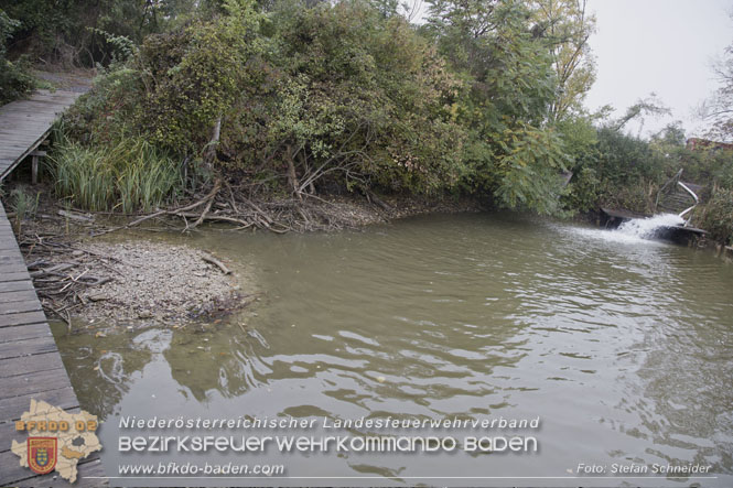 20221015 Fischbestand in Gefahr - Feuerwehr pumpt über 3 Millionen Liter Wasser Foto: Stefan Schneider BFKDO BADEN 20221015 Fischbestand in Gefahr - Feuerwehr pumpt über 3 Millionen Liter Wasser Foto: Stefan Schneider BFKDO BADEN