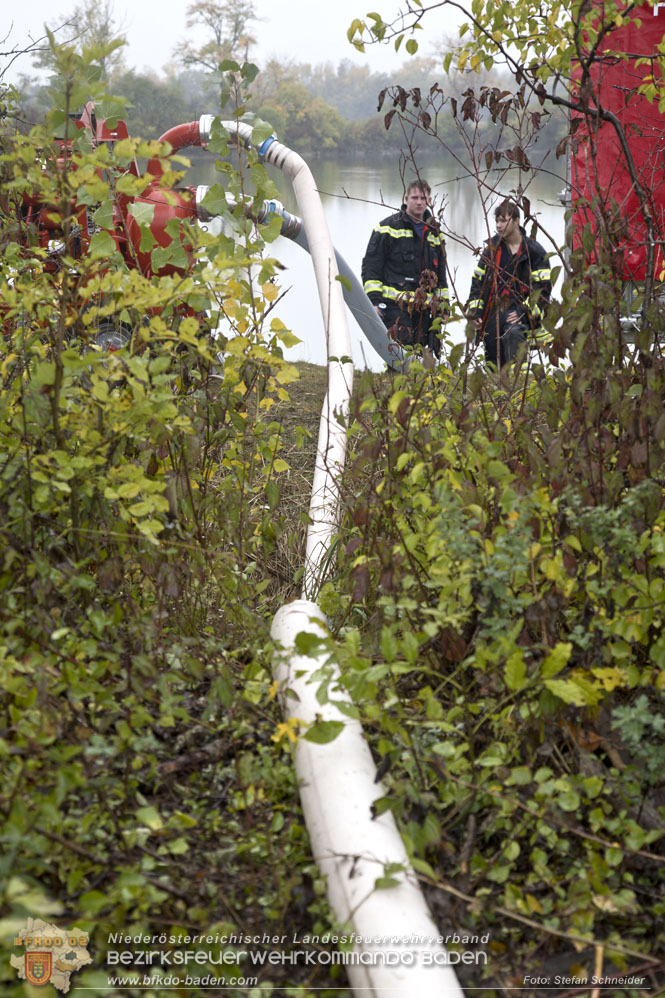 20221015 Fischbestand in Gefahr - Feuerwehr pumpt über 3 Millionen Liter Wasser Foto: Stefan Schneider BFKDO BADEN 20221015 Fischbestand in Gefahr - Feuerwehr pumpt über 3 Millionen Liter Wasser Foto: Stefan Schneider BFKDO BADEN