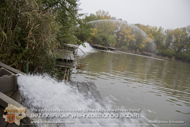 20221015 Fischbestand in Gefahr - Feuerwehr pumpt über 3 Millionen Liter Wasser Foto: Stefan Schneider BFKDO BADEN 20221015 Fischbestand in Gefahr - Feuerwehr pumpt über 3 Millionen Liter Wasser Foto: Stefan Schneider BFKDO BADEN