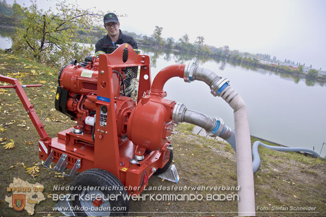 20221015 Fischbestand in Gefahr - Feuerwehr pumpt über 3 Millionen Liter Wasser Foto: Stefan Schneider BFKDO BADEN 20221015 Fischbestand in Gefahr - Feuerwehr pumpt über 3 Millionen Liter Wasser Foto: Stefan Schneider BFKDO BADEN