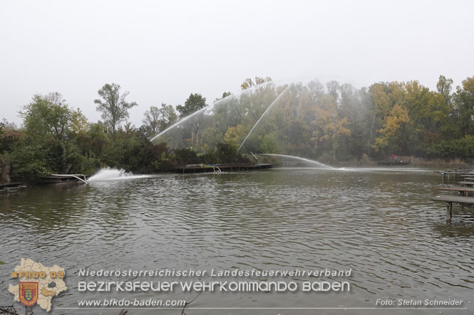 20221015 Fischbestand in Gefahr - Feuerwehr pumpt über 3 Millionen Liter Wasser  Foto: Stefan Schneider BFKDO BADEN