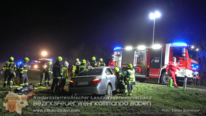 20221115 Verkehrsunfall mit Menschenrettung auf der L154 Günseldorf - Teesdorf Foto: Stefan Schneider BFKDO BADEN 20221115 Verkehrsunfall mit Menschenrettung auf der L154 Günseldorf - Teesdorf Foto: Stefan Schneider BFKDO BADEN