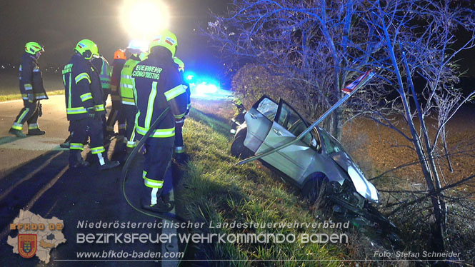 20221115 Verkehrsunfall mit Menschenrettung auf der L154 Günseldorf - Teesdorf Foto: Stefan Schneider BFKDO BADEN 20221115 Verkehrsunfall mit Menschenrettung auf der L154 Günseldorf - Teesdorf Foto: Stefan Schneider BFKDO BADEN