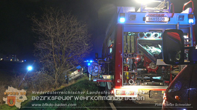20221115 Verkehrsunfall mit Menschenrettung auf der L154 Günseldorf - Teesdorf Foto: Stefan Schneider BFKDO BADEN 20221115 Verkehrsunfall mit Menschenrettung auf der L154 Günseldorf - Teesdorf Foto: Stefan Schneider BFKDO BADEN