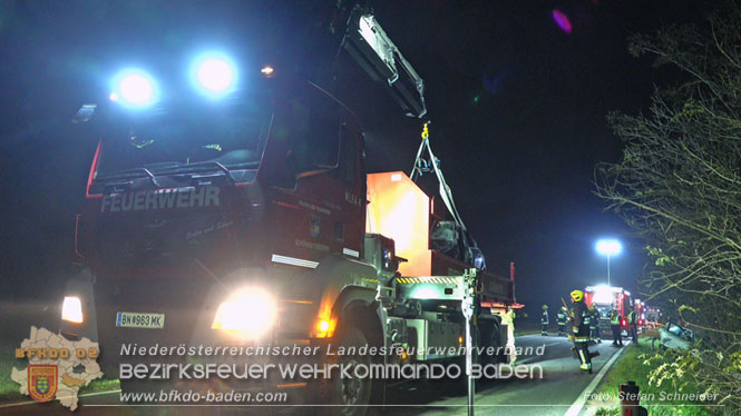 20221115 Verkehrsunfall mit Menschenrettung auf der L154 Günseldorf - Teesdorf Foto: Stefan Schneider BFKDO BADEN 20221115 Verkehrsunfall mit Menschenrettung auf der L154 Günseldorf - Teesdorf Foto: Stefan Schneider BFKDO BADEN