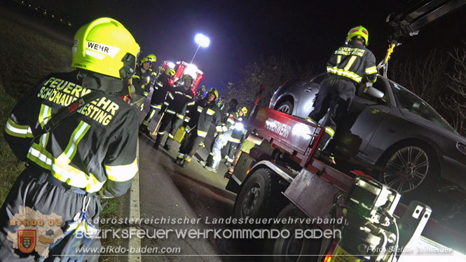 20221115 Verkehrsunfall mit Menschenrettung auf der L154 Günseldorf - Teesdorf Foto: Stefan Schneider BFKDO BADEN 20221115 Verkehrsunfall mit Menschenrettung auf der L154 Günseldorf - Teesdorf Foto: Stefan Schneider BFKDO BADEN