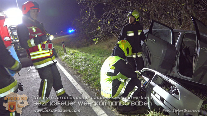 20221115 Verkehrsunfall mit Menschenrettung auf der L154 Günseldorf - Teesdorf Foto: Stefan Schneider BFKDO BADEN 20221115 Verkehrsunfall mit Menschenrettung auf der L154 Günseldorf - Teesdorf Foto: Stefan Schneider BFKDO BADEN