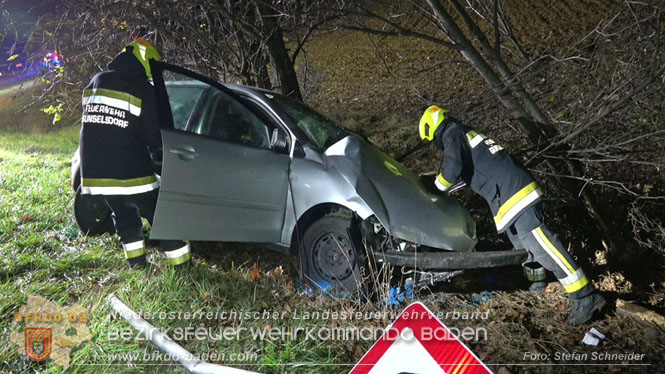 20221115 Verkehrsunfall mit Menschenrettung auf der L154 Günseldorf - Teesdorf Foto: Stefan Schneider BFKDO BADEN 20221115 Verkehrsunfall mit Menschenrettung auf der L154 Günseldorf - Teesdorf Foto: Stefan Schneider BFKDO BADEN