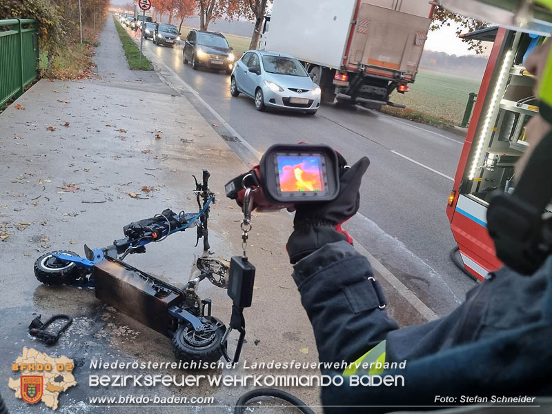 20221117 E-Scooter faengt waehrend der Fahrt Feuer  Foto: Stefan Schneider