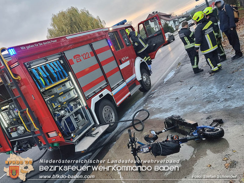 20221117 E-Scooter faengt waehrend der Fahrt Feuer  Foto: Stefan Schneider