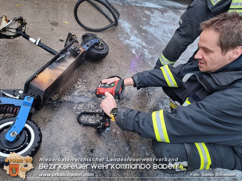 20221117 E-Scooter faengt waehrend der Fahrt Feuer  Foto: Stefan Schneider