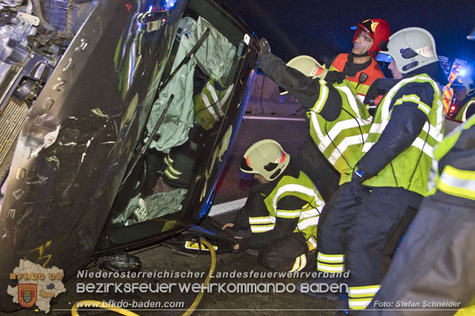 20221120 Verkehrsunfall auf der A2 bei Baden RFB Süd  Foto: Stefan Schneider BFKDO BADEN