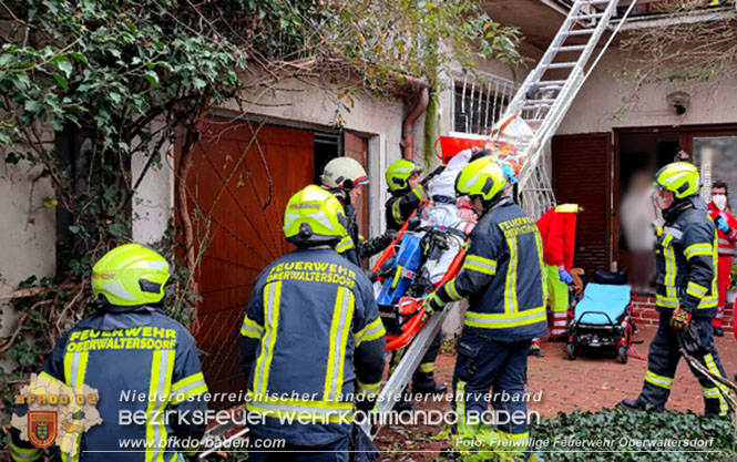 20221126 Menschenrettung über Schiebeleiter  Foto: Freiwillige Feuerwehr Oberwaltersdorf