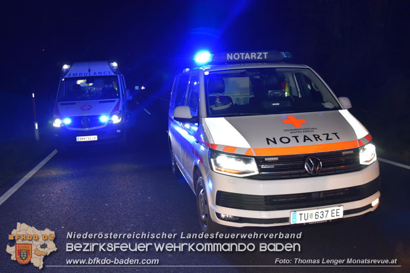 20221209 Schwerer Unfall mit 4 Fahrzeugen auf der LB210 Ebreichsdorf - Oberwaltersdorf  Foto: Thomas Lenger Monatsrevue.at